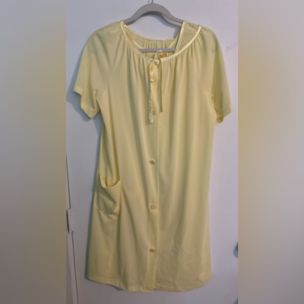 Vintage Varden Yellow Hostess Robe & Nightgown Sz Medium Made In USA Ribbon Trim